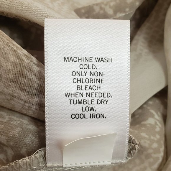 NWOT Petite Banana Republic Factory Sheer Snakeskin Ruffle Front Blouse XS - Picture 11 of 12